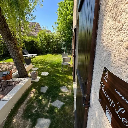 Champ Lez Guest house *